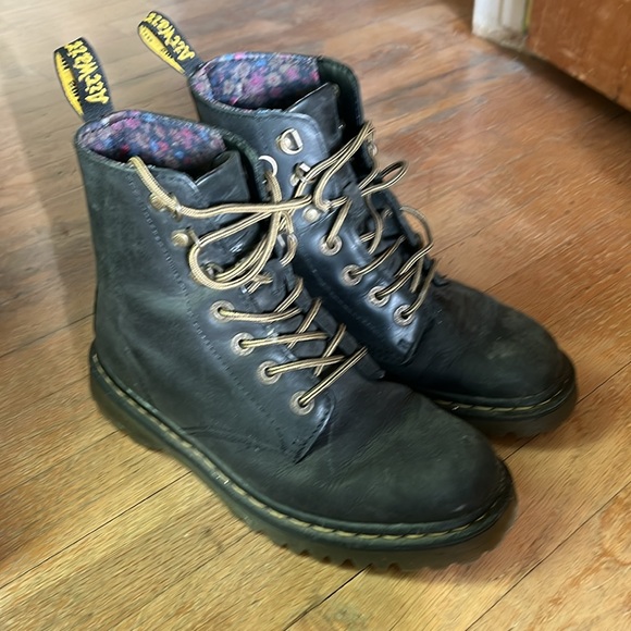 Dr. Martens - Picture 3 of 4